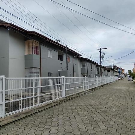 Apartamento Ubatuba - Praia Grande - 200M Da Praia Екстериор снимка